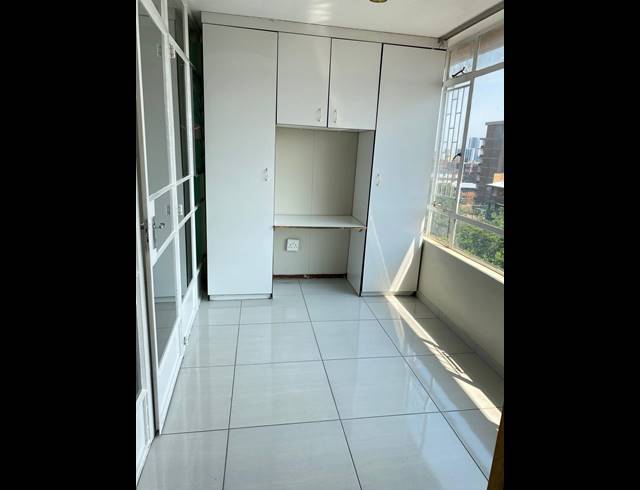 5 BEDROOM FLAT FOR SALE IN SUNNYSIDE